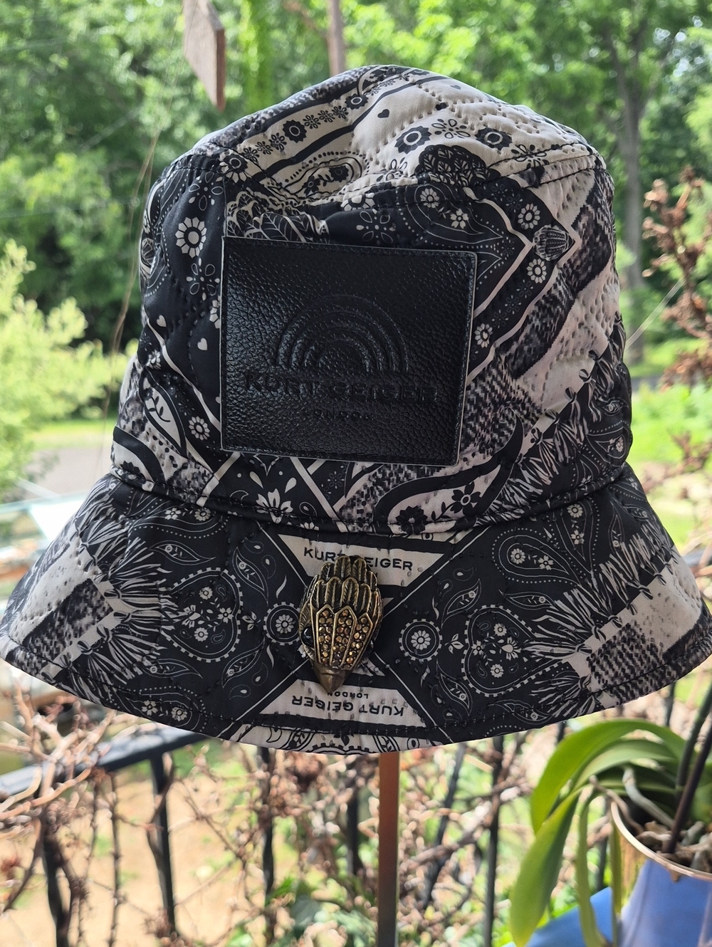 KURT GEIGER 🌟 Black & White Bandana Print Bucket Hat (#11068261) 🦅 *EAGLE